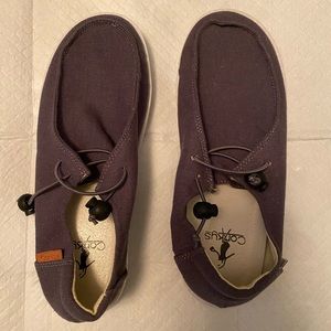 Corky Size. 7 light weight grey